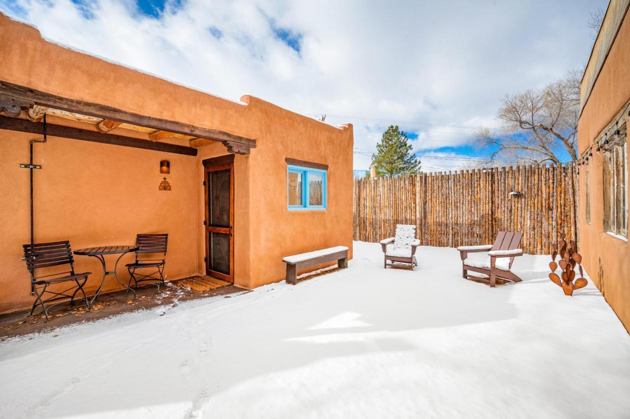 Villa Pueblo Revival Taos Exterior foto